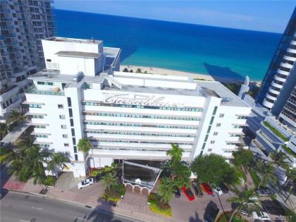 MiamiBeachFront with Pool WIFI & Cheap parking - image 1
